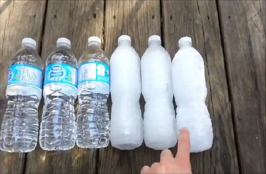 Ice Packs or Frozen Water Bottles